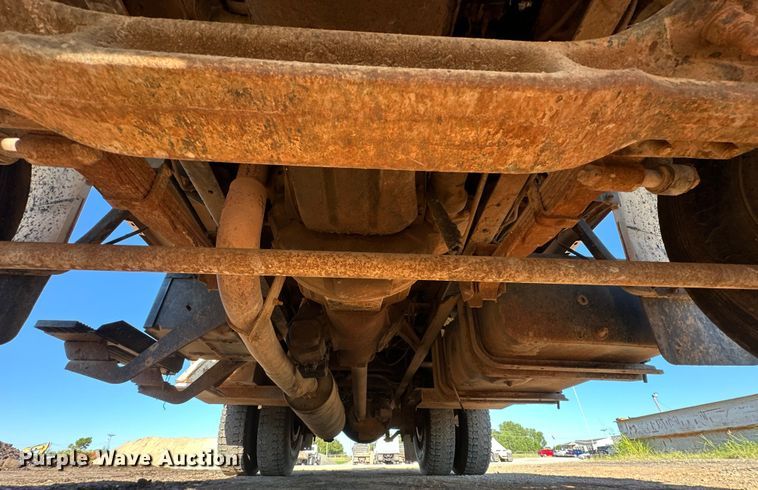 image for item EJ8934 1997 Ford F800 bucket truck