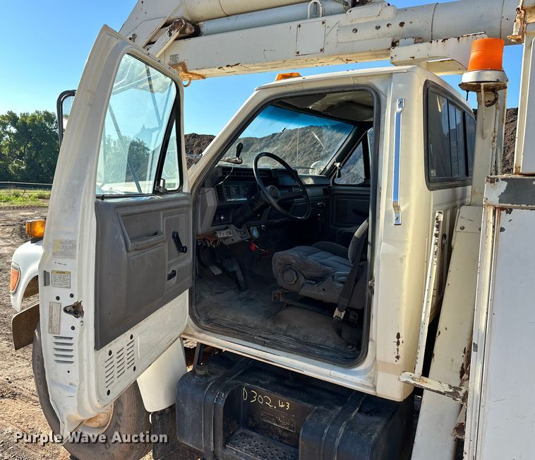 image for item EJ8934 1997 Ford F800 bucket truck