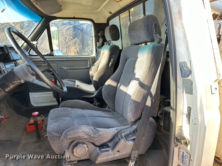 image for item EJ8934 1997 Ford F800 bucket truck