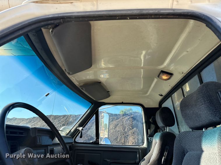 image for item EJ8934 1997 Ford F800 bucket truck