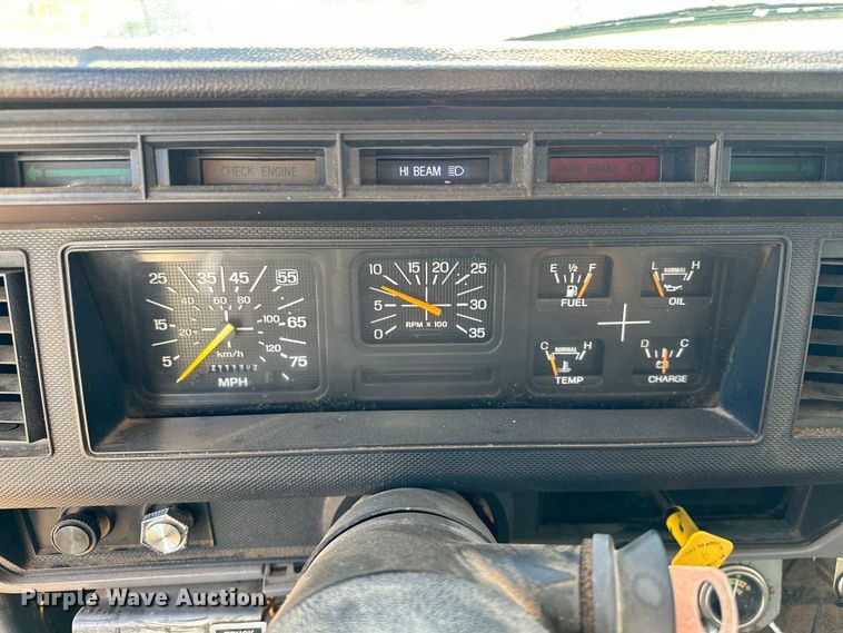 image for item EJ8934 1997 Ford F800 bucket truck