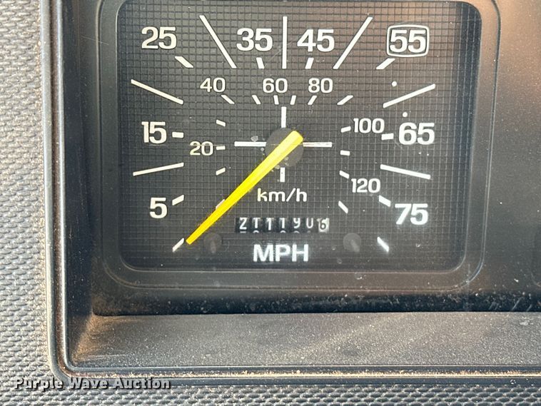 image for item EJ8934 1997 Ford F800 bucket truck