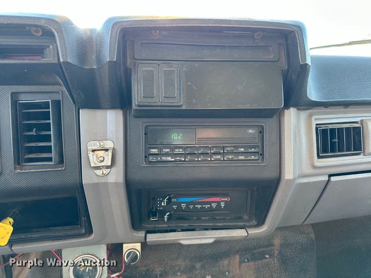 image for item EJ8934 1997 Ford F800 bucket truck