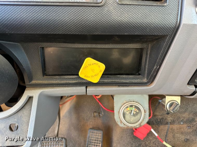 image for item EJ8934 1997 Ford F800 bucket truck