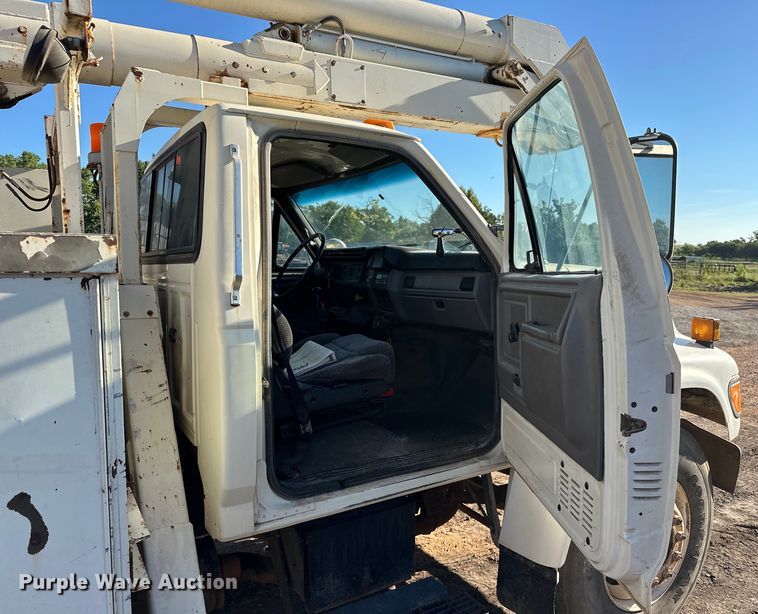 image for item EJ8934 1997 Ford F800 bucket truck