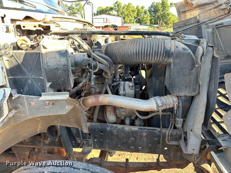 image for item EJ8934 1997 Ford F800 bucket truck