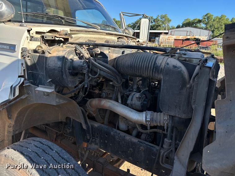 image for item EJ8934 1997 Ford F800 bucket truck