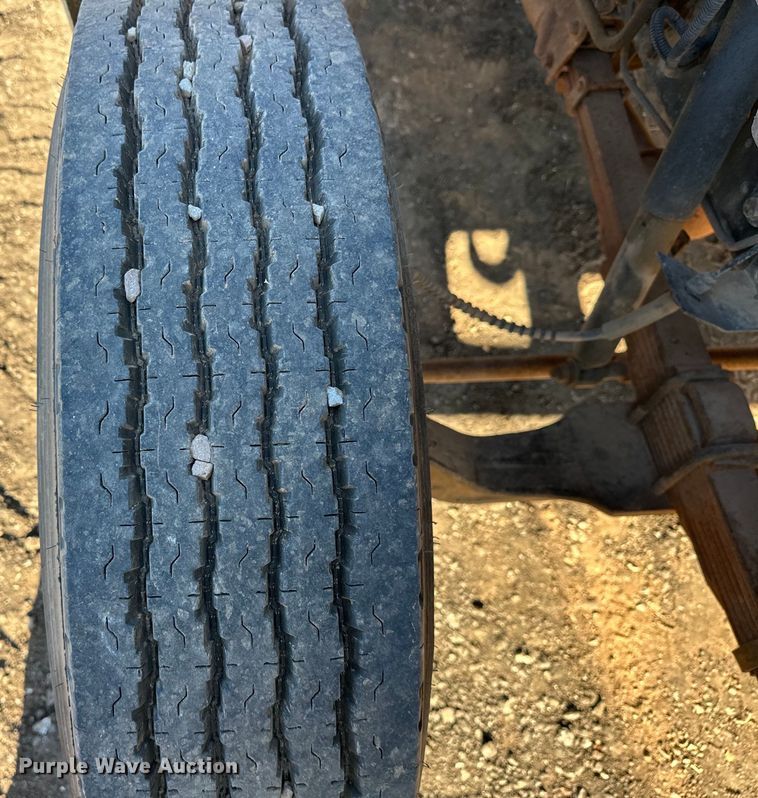 image for item EJ8934 1997 Ford F800 bucket truck