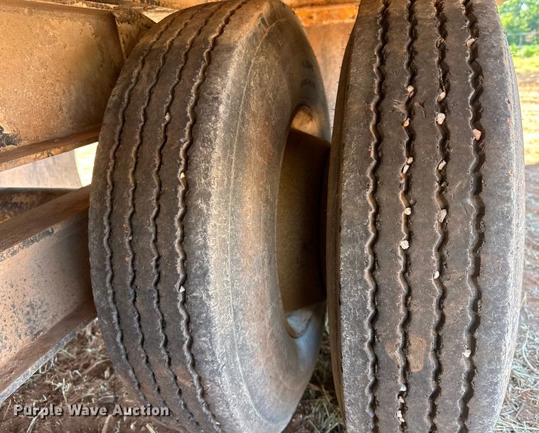 image for item EJ8935 1992 Kalyn KTD-30 tilt deck equipment trailer