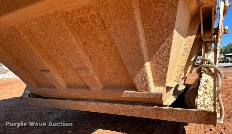 image for item EJ8936 2002 Construction Trailer Specialist  T-42 bottom dump trailer