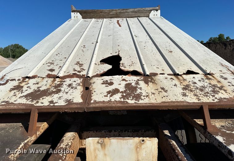 image for item EJ8936 2002 Construction Trailer Specialist  T-42 bottom dump trailer