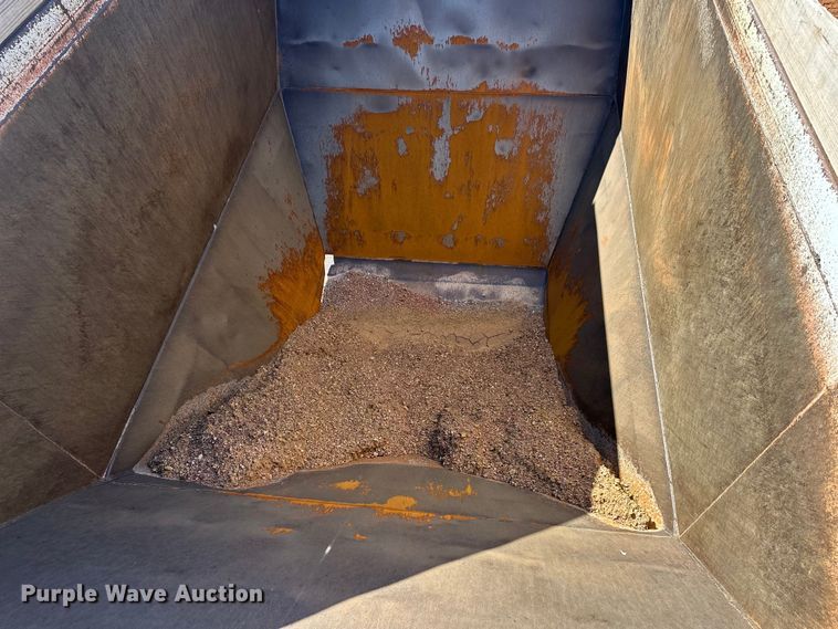 image for item EJ8936 2002 Construction Trailer Specialist  T-42 bottom dump trailer