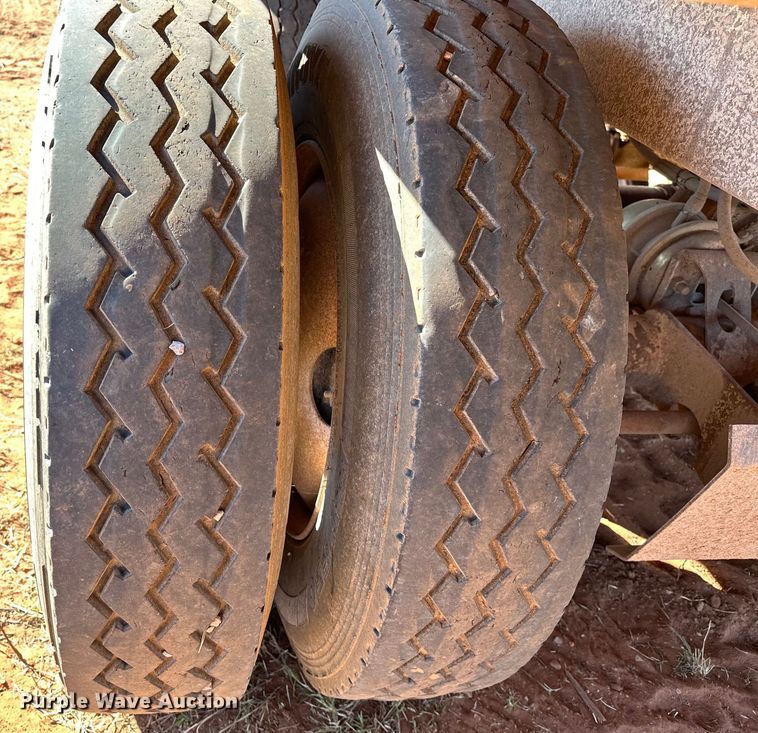 image for item EJ8936 2002 Construction Trailer Specialist  T-42 bottom dump trailer