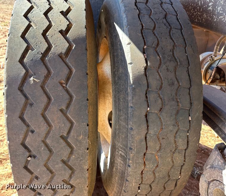 image for item EJ8936 2002 Construction Trailer Specialist  T-42 bottom dump trailer