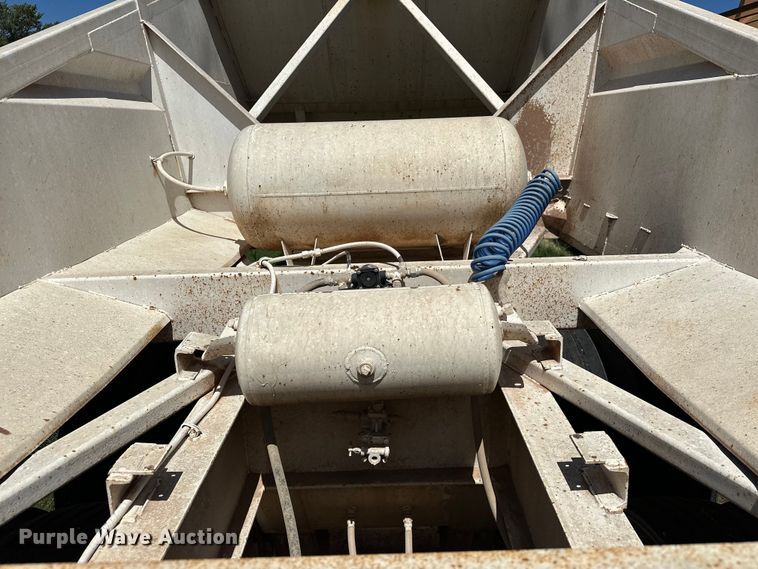 image for item EJ8938 1995 TRBL 4000 bottom dump trailer