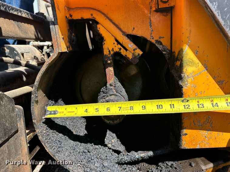 image for item EJ8940 LeeBoy 8515C paver