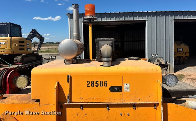 image for item EJ8940 LeeBoy 8515C paver