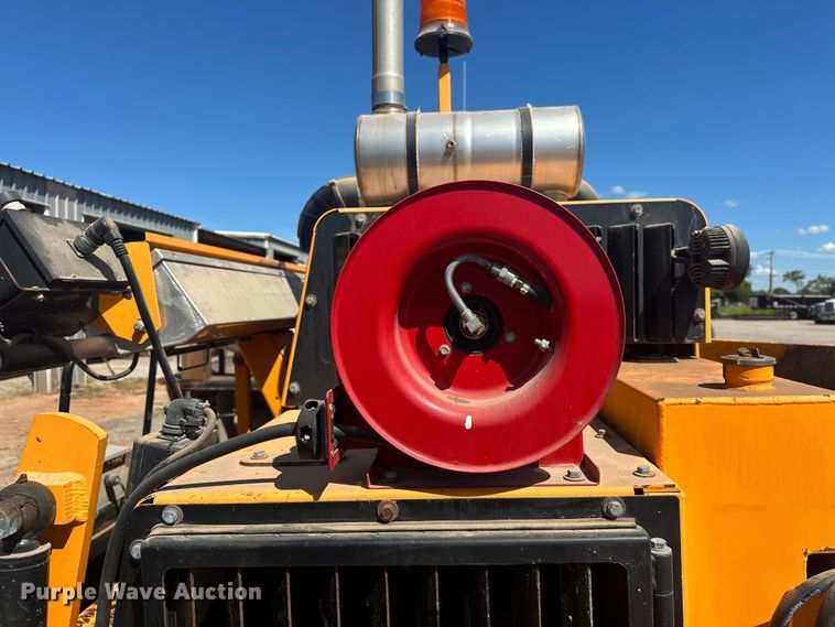 image for item EJ8940 LeeBoy 8515C paver