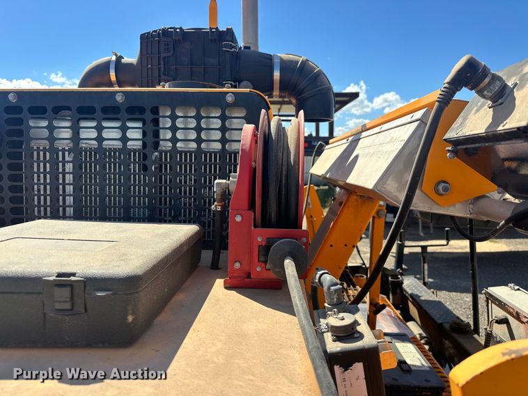 image for item EJ8940 LeeBoy 8515C paver