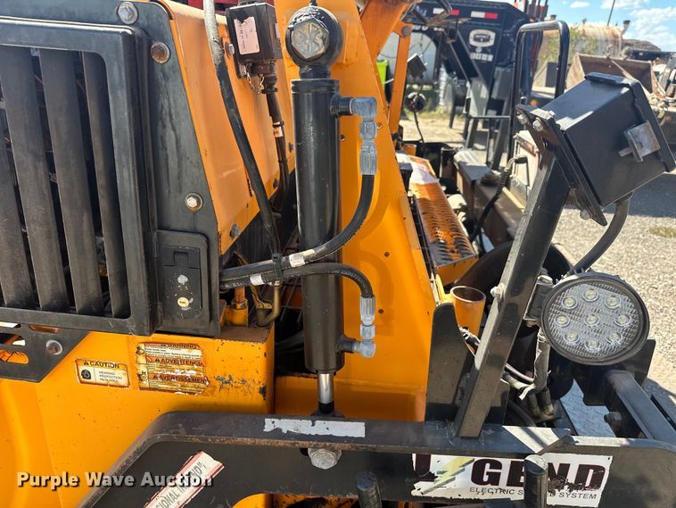 image for item EJ8940 LeeBoy 8515C paver