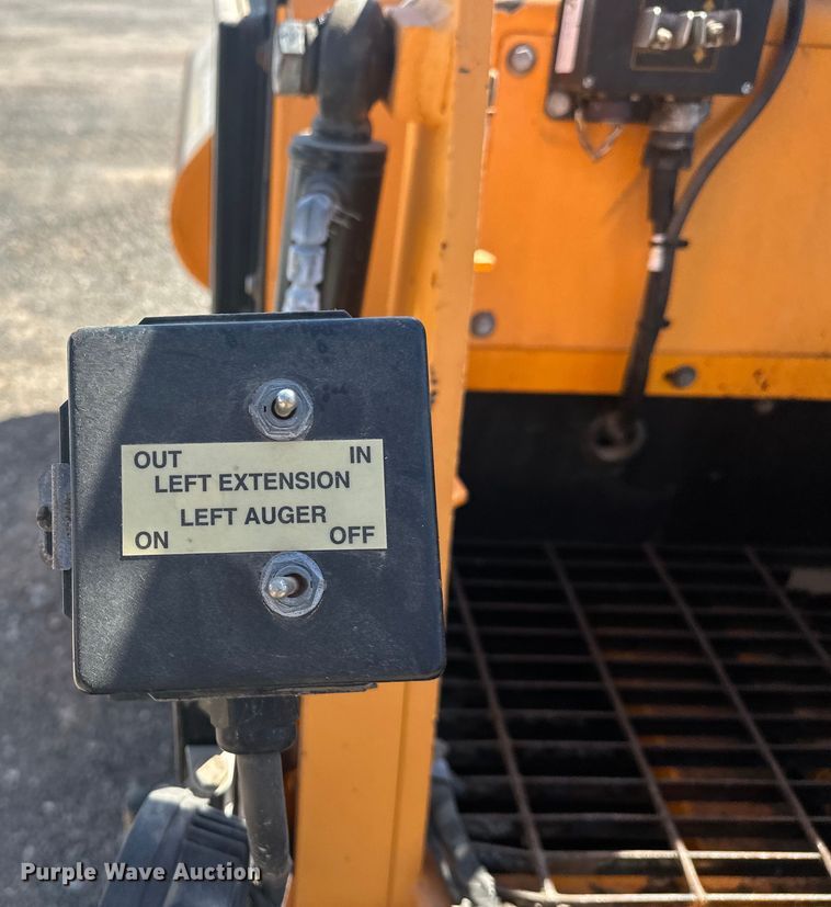 image for item EJ8940 LeeBoy 8515C paver