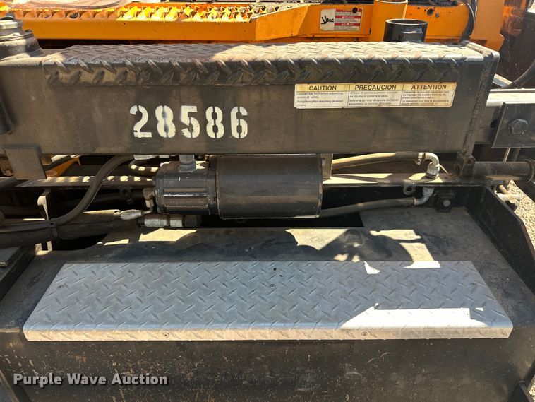 image for item EJ8940 LeeBoy 8515C paver