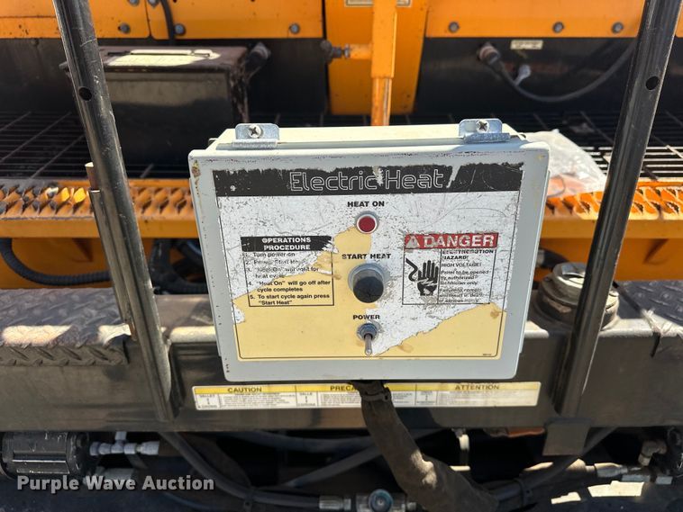 image for item EJ8940 LeeBoy 8515C paver