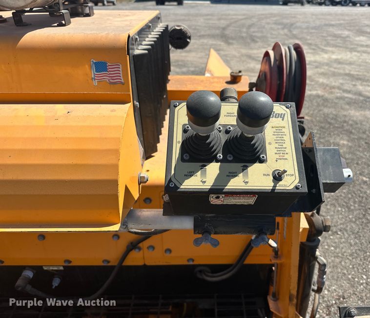 image for item EJ8940 LeeBoy 8515C paver