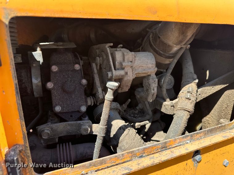 image for item EJ8940 LeeBoy 8515C paver