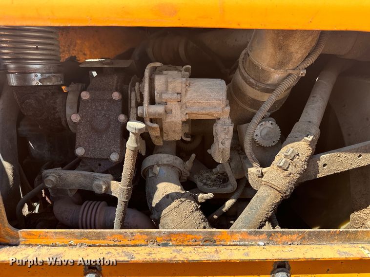 image for item EJ8940 LeeBoy 8515C paver