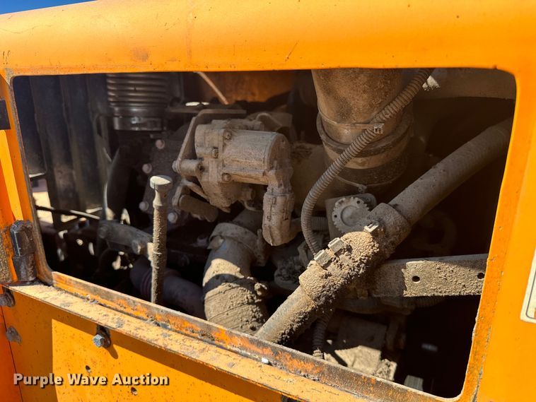 image for item EJ8940 LeeBoy 8515C paver