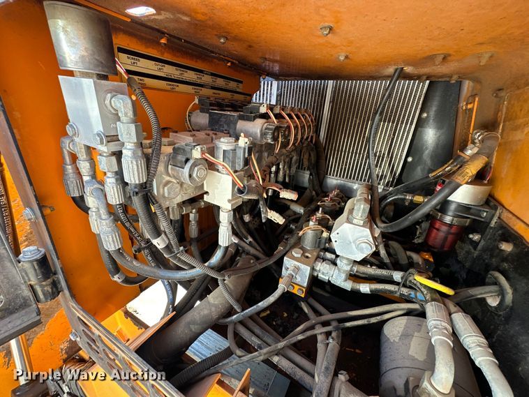 image for item EJ8940 LeeBoy 8515C paver