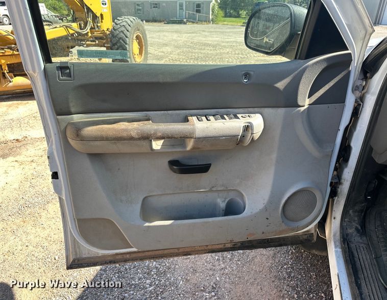 image for item EJ8942 2008 Chevrolet  Silverado 1500 Ext. Cab pickup truck