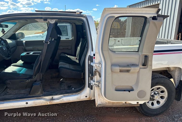 image for item EJ8942 2008 Chevrolet  Silverado 1500 Ext. Cab pickup truck