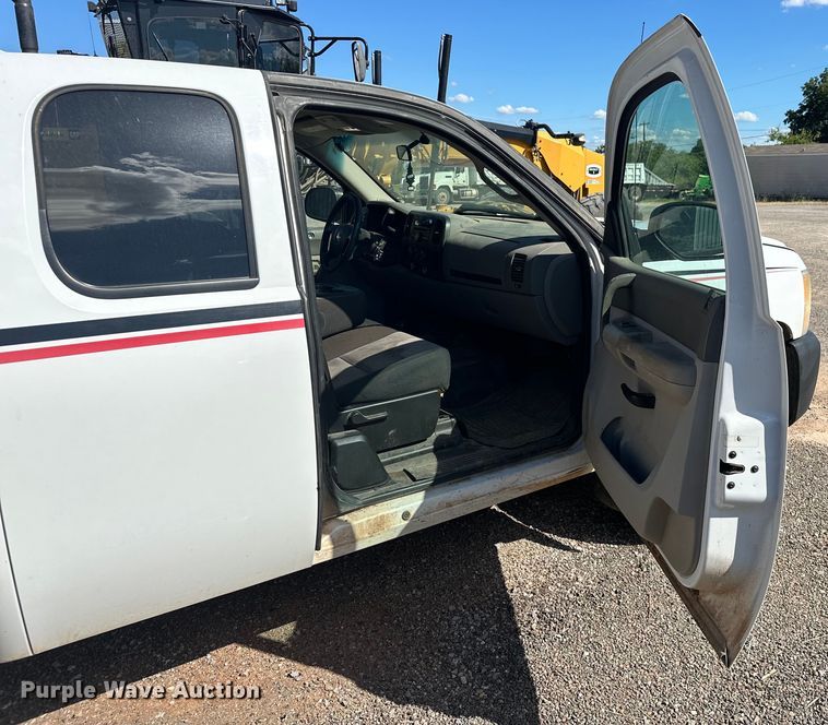 image for item EJ8942 2008 Chevrolet  Silverado 1500 Ext. Cab pickup truck