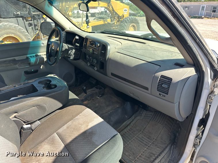 image for item EJ8942 2008 Chevrolet  Silverado 1500 Ext. Cab pickup truck