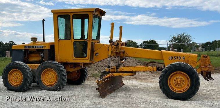 image for item EK3013 1973 John Deere 570A rigid frame motor grader