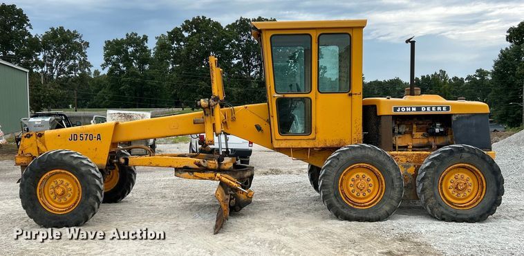 image for item EK3013 1973 John Deere 570A rigid frame motor grader