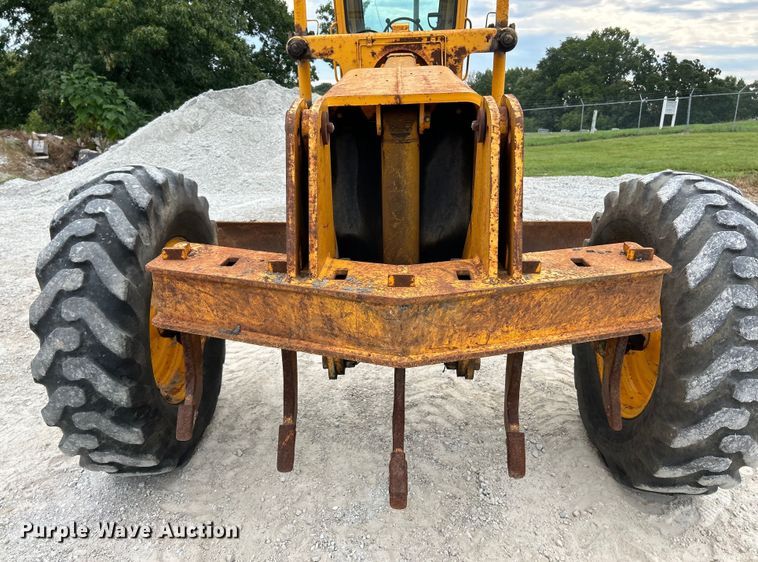 image for item EK3013 1973 John Deere 570A rigid frame motor grader