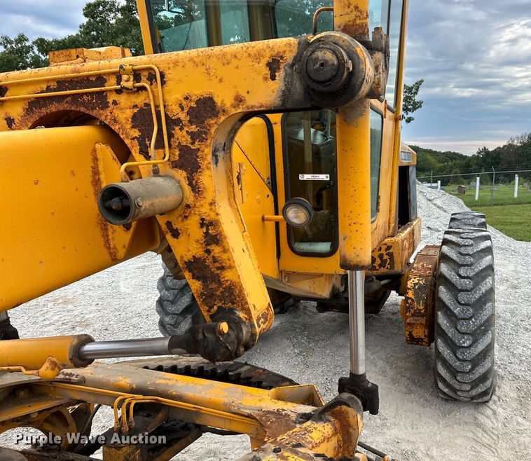 image for item EK3013 1973 John Deere 570A rigid frame motor grader