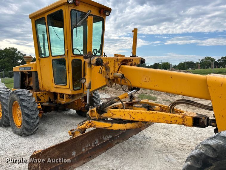 image for item EK3013 1973 John Deere 570A rigid frame motor grader
