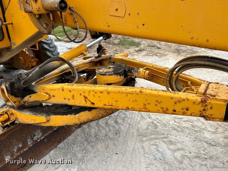 image for item EK3013 1973 John Deere 570A rigid frame motor grader