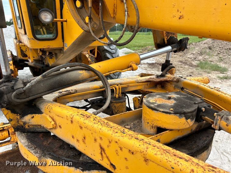 image for item EK3013 1973 John Deere 570A rigid frame motor grader