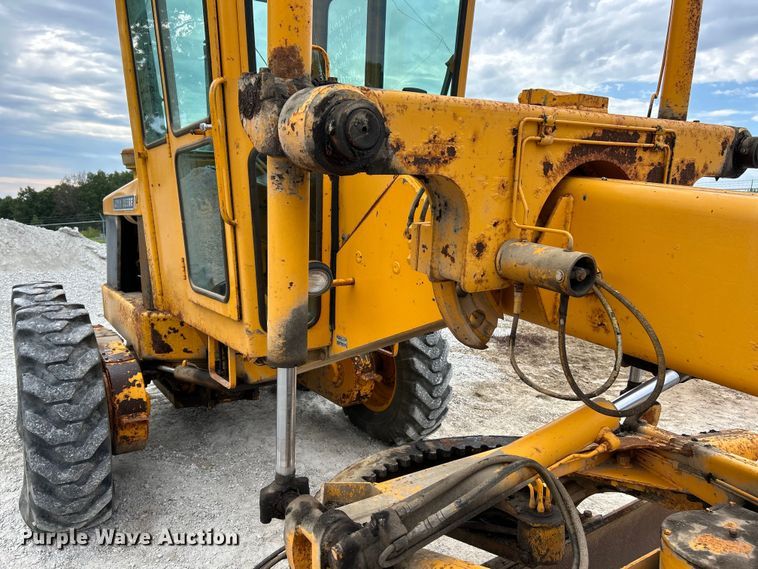 image for item EK3013 1973 John Deere 570A rigid frame motor grader