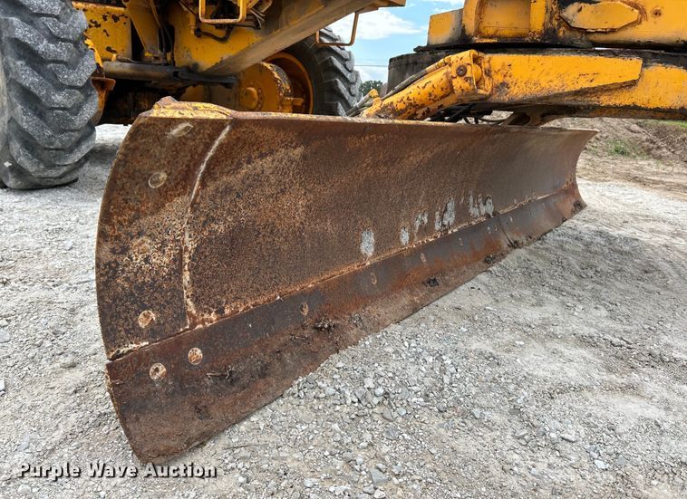 image for item EK3013 1973 John Deere 570A rigid frame motor grader