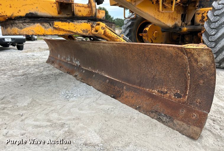 image for item EK3013 1973 John Deere 570A rigid frame motor grader