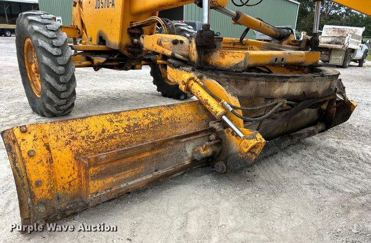 image for item EK3013 1973 John Deere 570A rigid frame motor grader