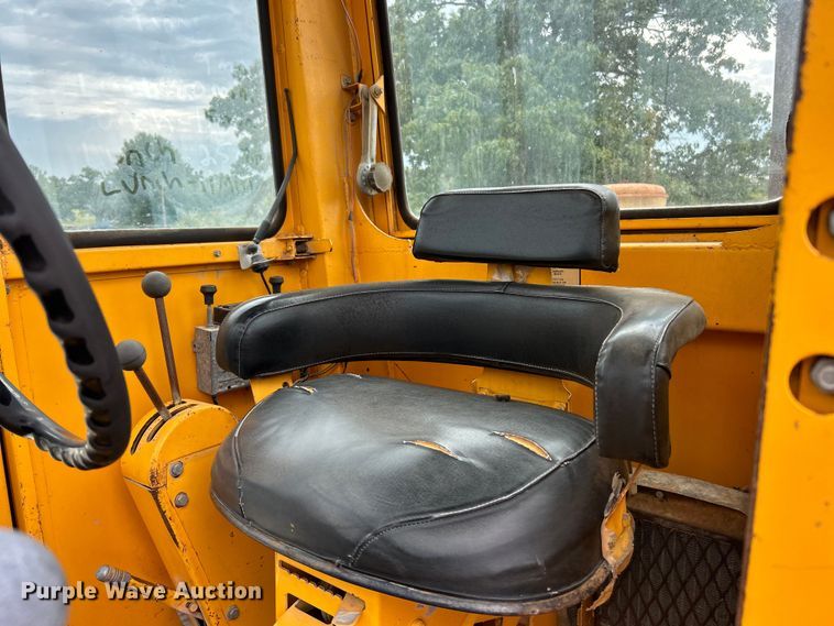 image for item EK3013 1973 John Deere 570A rigid frame motor grader