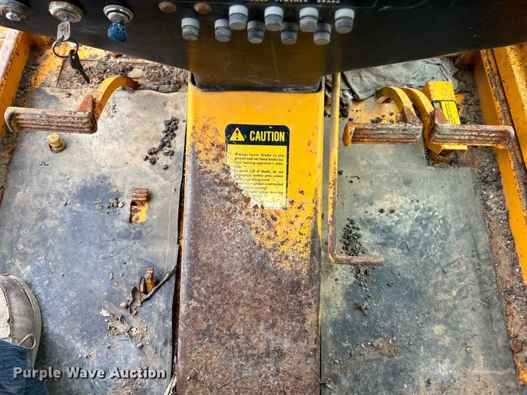 image for item EK3013 1973 John Deere 570A rigid frame motor grader