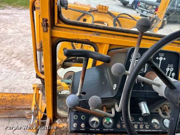 image for item EK3013 1973 John Deere 570A rigid frame motor grader